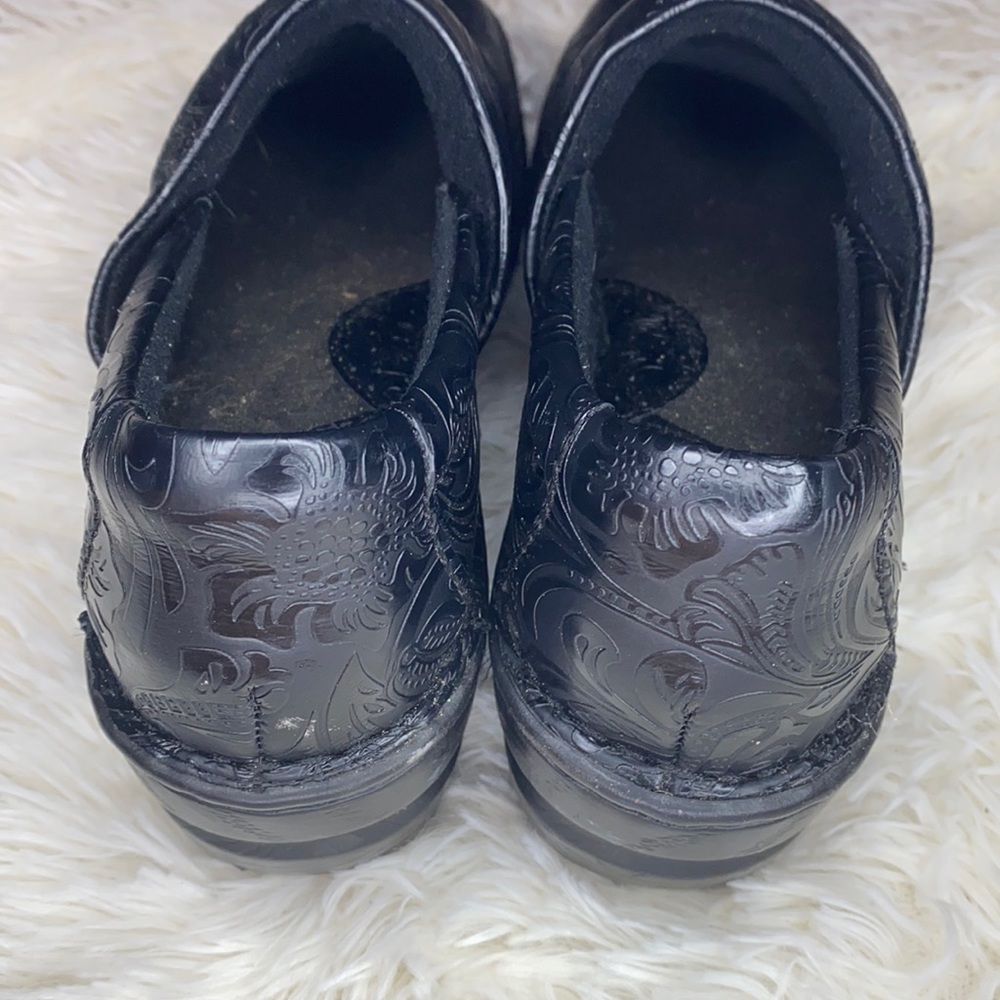 BOC Black Leather Floral Embossed Slip On Wedged Clogs Size 7.5 - Picture 9 of 9